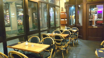 Petit Paris Cafe Bistro food