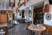 Hotel und Gasthof Zum Ziehbrunnen Ungarisches Restaurant Gemeskut Csarda inside