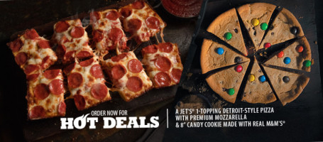 Jet's Pizza food