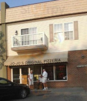 Jo-jo’s Original Pizzeria food