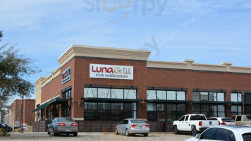 Luna Grill outside