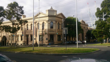 Metropolitan Hotel outside