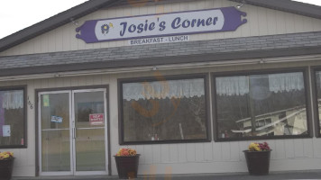 Josie's Corner food