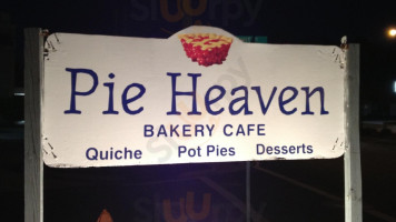 Pie Heaven Bakery Cafe outside
