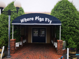 Where Pigs Fly Restaurant outside