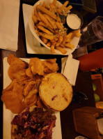 Louie's And Grill food