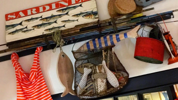 La Boite a Sardines food