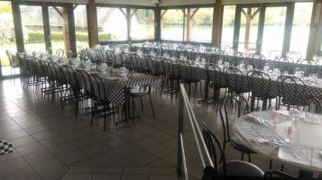 Le Chalet Du Lac food