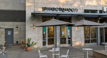 Sweetgreen inside