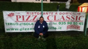 Pizza Classic outside