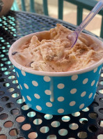 Bella's Gelato Shoppe And Food Truck food