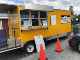 Pea Soup Kitty Food Truck outside