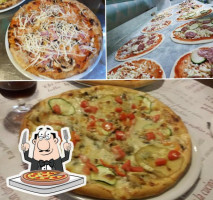 Pizzeria Da Marino Con Forno A Legna food