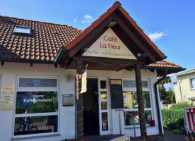 Cafe La Fleur outside