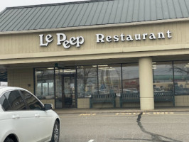 Le Peep Castleton outside