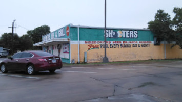 Shooter's Grill outside