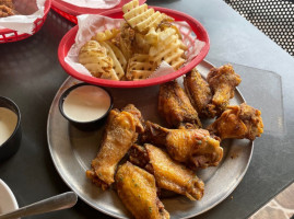 Pluckers Wing food