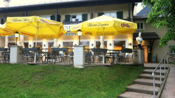 Shuetzenhaus Restaurant Cafe outside