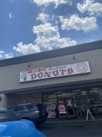 Donut Den outside
