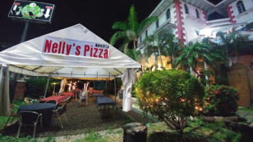 Nellys Pizza inside