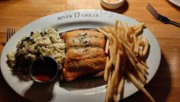 17 River Grille food