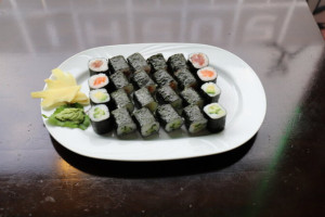 Sushi House Dellbrueck food