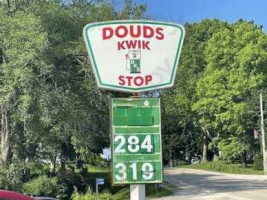 Douds Kwik Stop outside