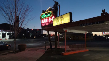 Lariat -b-q outside