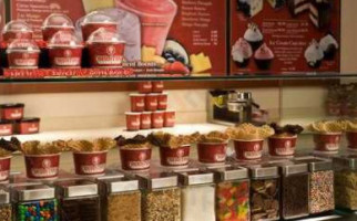 Cold Stone Creamery inside