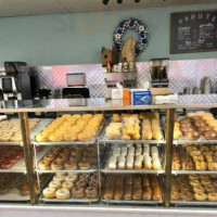 Lee Donuts food