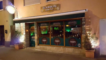 Bourbon Irish Pub outside