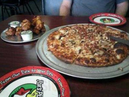 Fox's Pizza Den food