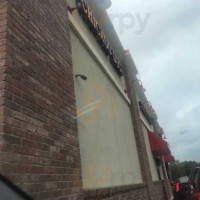 Freddy's Frozen Custard Steakburgers outside