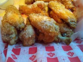 Dusty's Pizza And Wings food