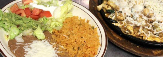 Los Compadres Mexican Grill food