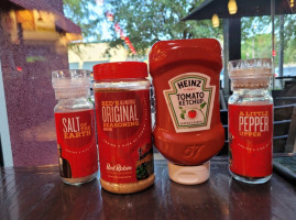 Red Robin Gourmet Burgers And Brews food