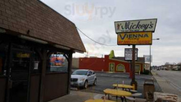 Mickey's Drive-in outside