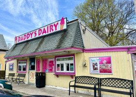 Daddy's Dairy outside