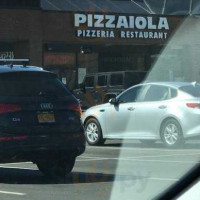 Pizzaiola outside