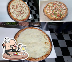 Wissam's Pizza food