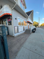 Homestead Ice Cream outside