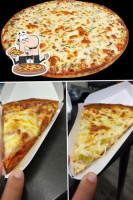 Vern's Pizza food