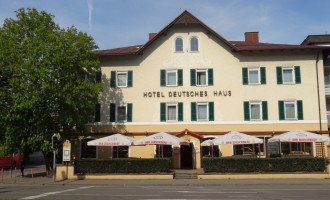 Anno 1898 & Hotel Deutsches Haus outside