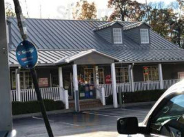 Brugh's Mill Country Store outside