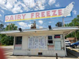 Dairy Freeze outside