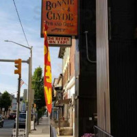 Bonnie Clyde Pub Grill outside