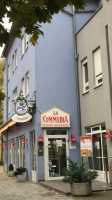 La Commedia Pizzeria Restaurant outside