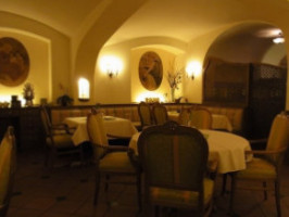 Hotel Restaurant Goldner Hirsch inside