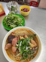 Quán Bún Bò Tuyết Dung food
