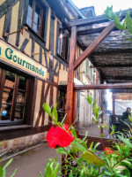 La Gourmande outside